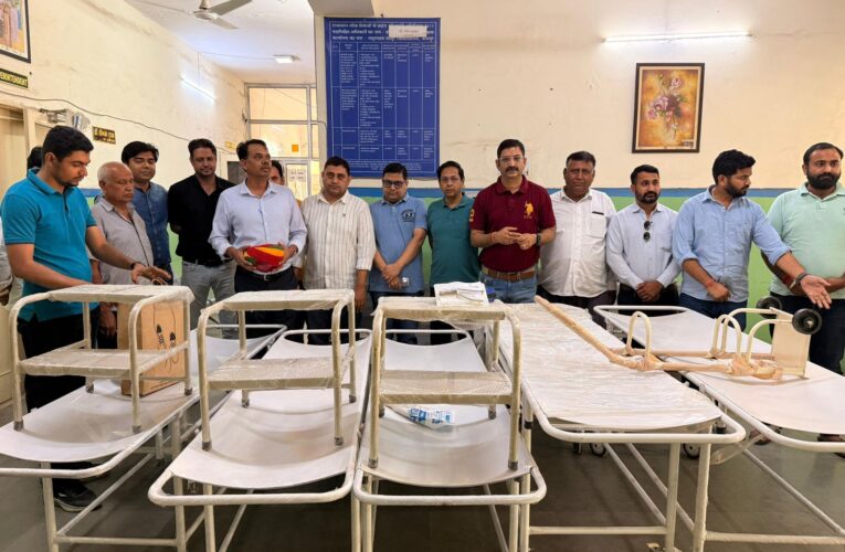 एमडीएम हॉस्पिटल में भेंट की ट्रॉलियां व अन्य सामग्री
