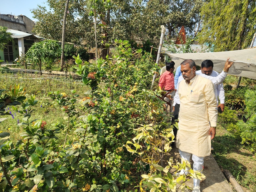 horticulture-minister-betul-nursery-inspection