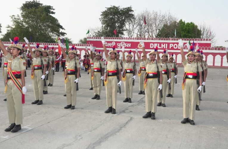 दिल्ली पुलिस अकादमी में पासिंग आउट परेड, 100 नए सिपाही बने बल का हिस्सा