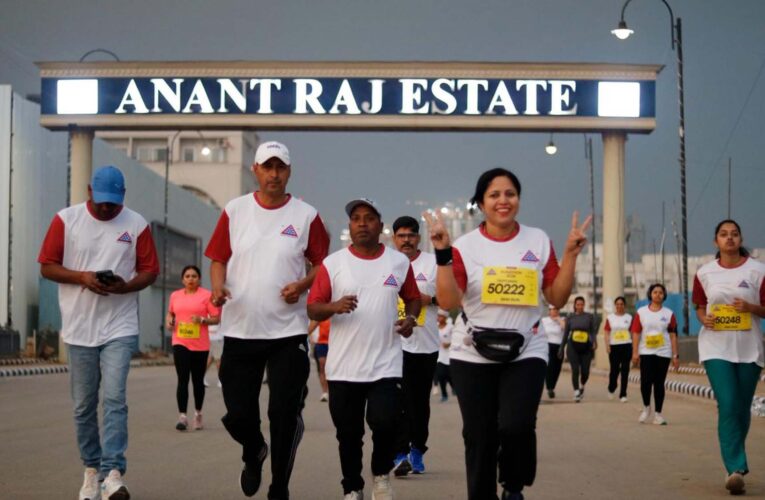 गुरुग्राम: फिटनेस व मेलजोल के लिए रनाथॉन 2026 में दौड़े साइबर सिटी वासी