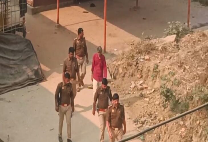 सुलतानपुर में बस परिचालक से 18 हजार की छिनैती