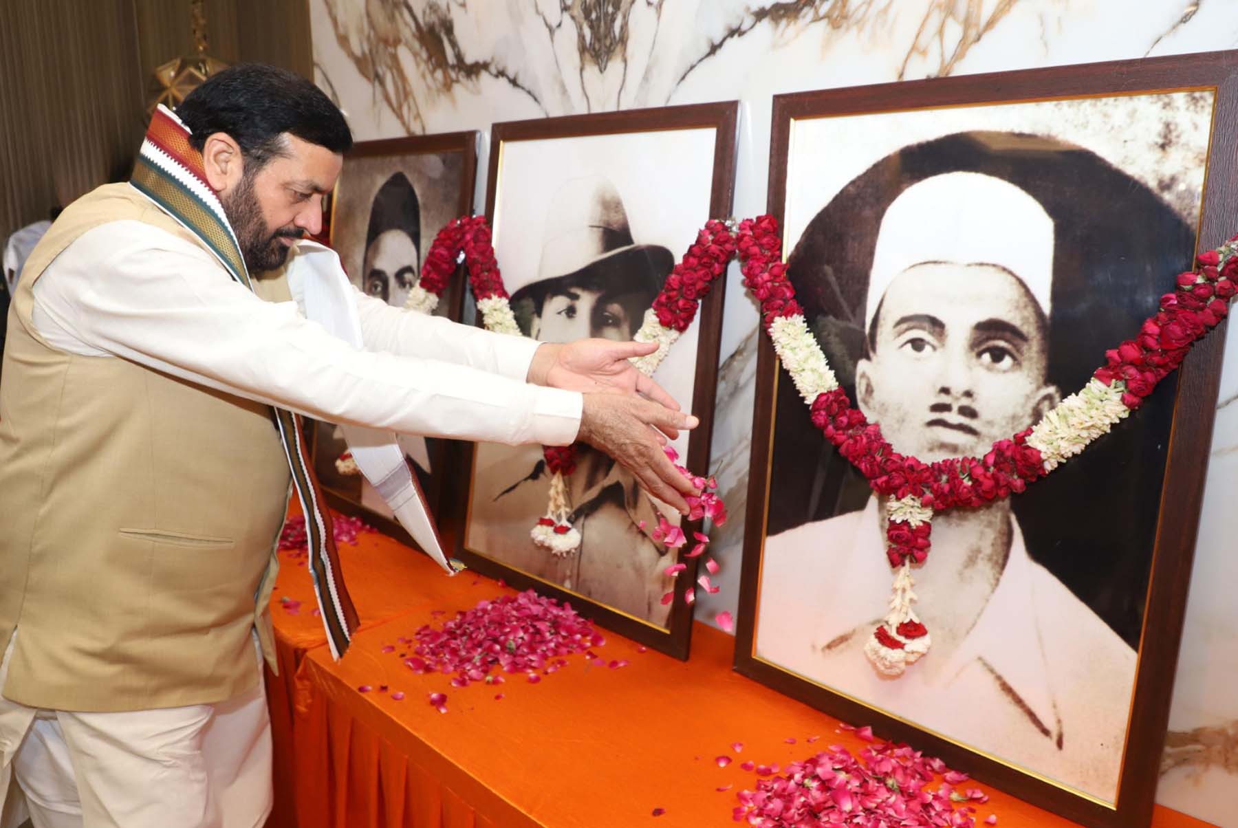 gurugram-cm-shahid-bhagat-singh-statue