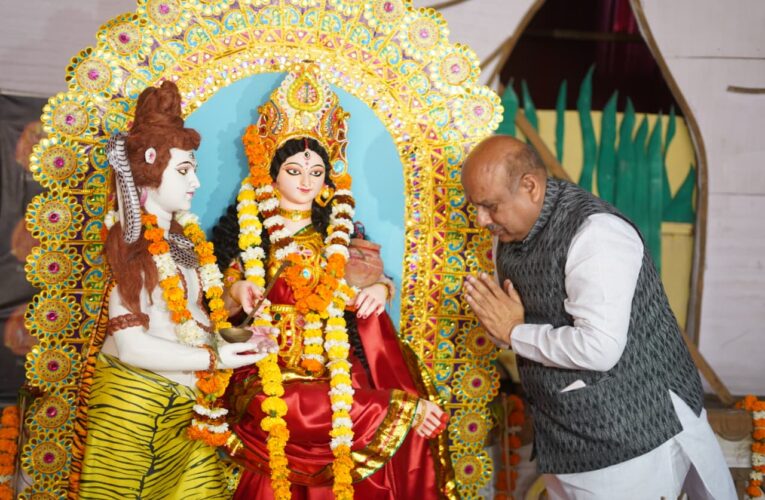 विजेंद्र गुप्ता ने काली मंदिर में की पूजा-अर्चना