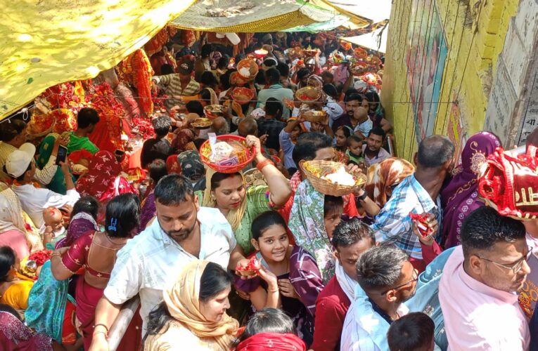 बड़ी शीतला धाम में षष्ठी पूजन के लिए उमड़ा आस्था का सैलाब, डेढ़ लाख भक्तों ने टेका मत्था