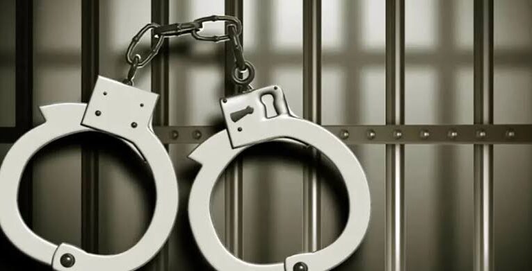 नवजात बच्ची को बेचने के आरोप में अस्पताल की मालकिन और दो कर्मचारी गिरफ्तार, दो फरार