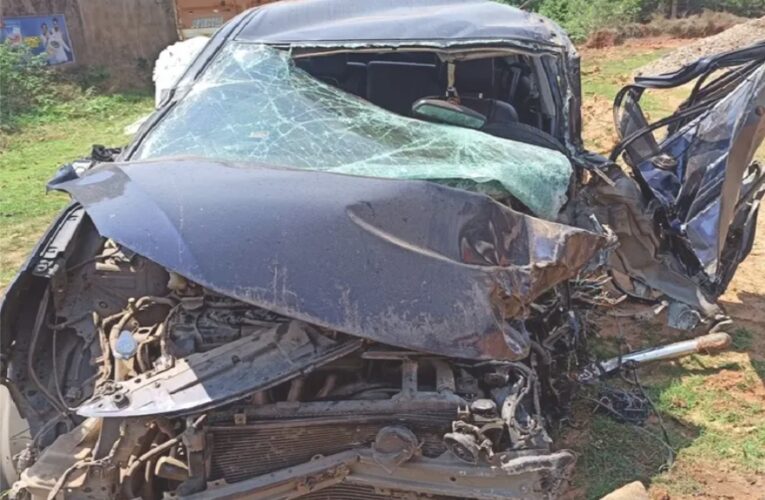 टैंकर से भिड़ी कार, युवक गंभीर हालत में कटक रेफर