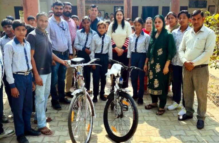 हांसी: साइकिलों से रफ्तार, सुविधाओं से आत्मविश्वास: भाटला स्कूल में एसबीआई की पहल