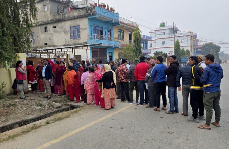 नेपाल: दोलखा जिले में मतदान के दौरान हवाई फायरिंग