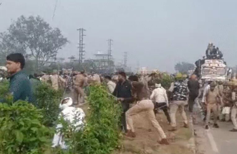 मथुरा में फरसा वाले बाबा की मौत पर पथराव, पुलिस ने छोड़े आंसू गैस