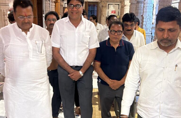 जैन समाज ने किया भजन सह सम्मान समारोह का आयोजन