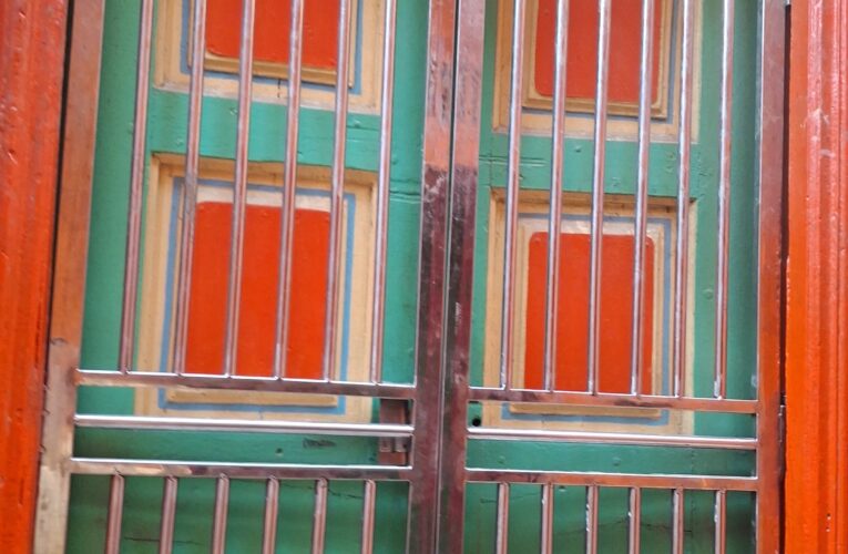 रामनगरी अयोध्या के मंदिरों के पट बंद,आज नहीं होंगे राम लला के दर्शन