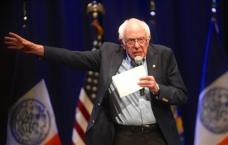 अमेरिकी सीनेटर बर्नी सैंडर्स ईरान युद्ध के लिए 200 कराेड़ डाॅलर की मांग के प्रस्ताव के खिलाफ