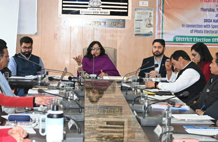 कोई भी पात्र व्यक्ति मतदाता सूची में शामिल होने से वंचित न रहे: नंदिता गुप्ता