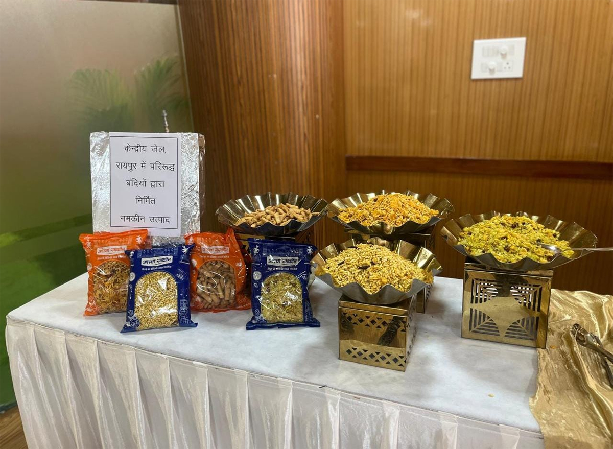 central-jail-raipur-prisoner-made-namkeen-cg-assem