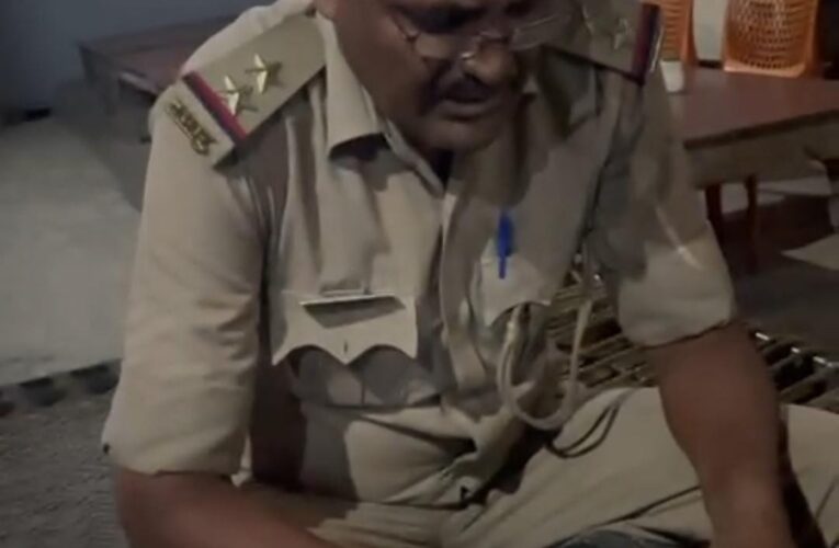 घर के बाहर सो रहे युवक की गला रेत कर हत्या