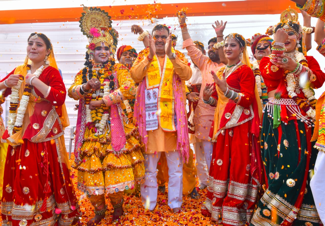 cm-sharma-holi-flowers