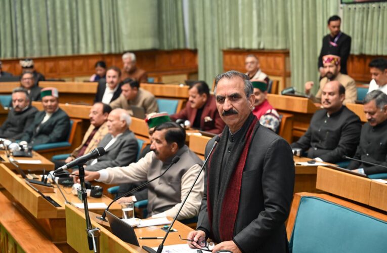 हिमाचल का 54,928 करोड़ का बजट, आर्थिक दबाव के बीच 6 महीने के लिए मुख्यमंत्री, मंत्री-विधायकों व अफसरों के वेतन में कट