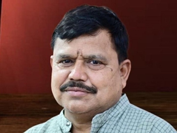 mp-energy-minister-tomar-wishes-holi