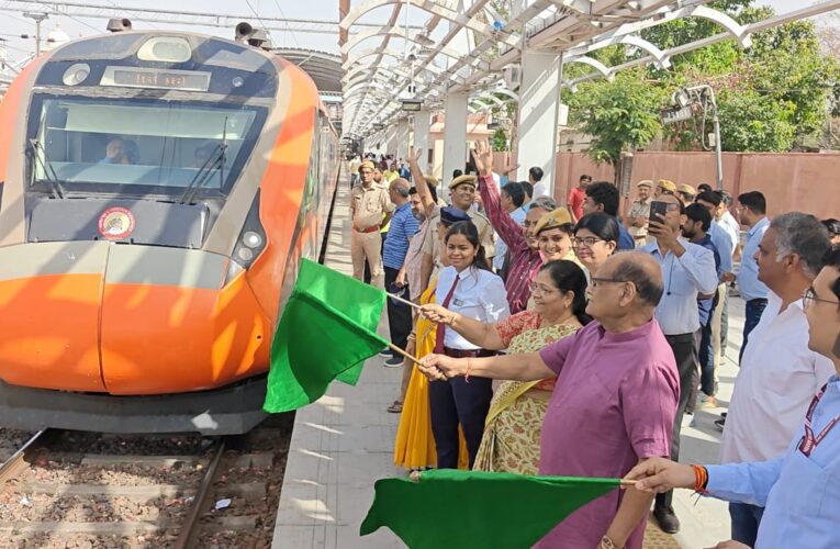 गांधीनगर जयपुर स्टेशन पर वंदे भारत एक्सप्रेस का प्रायोगिक ठहराव शुरू
