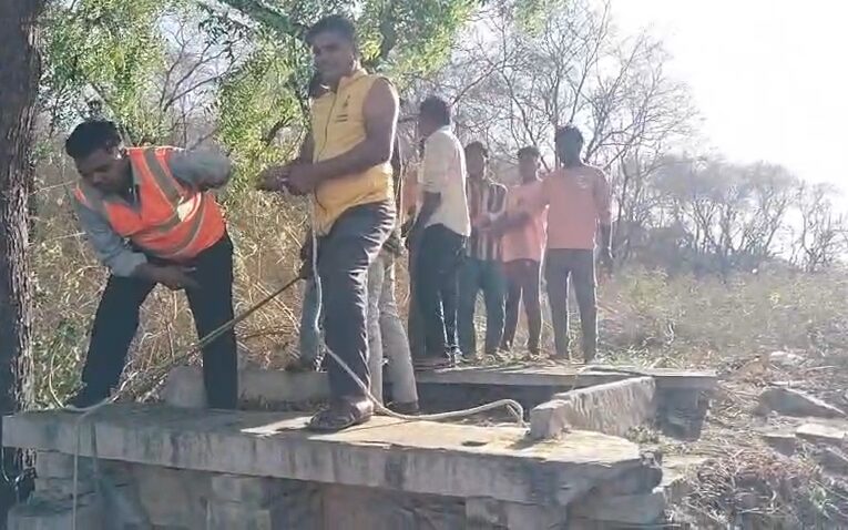 भदेसर के जंगल में कुएं से मिला सड़ा-गला शव, लापता पप्पू भील का होने की आशंका