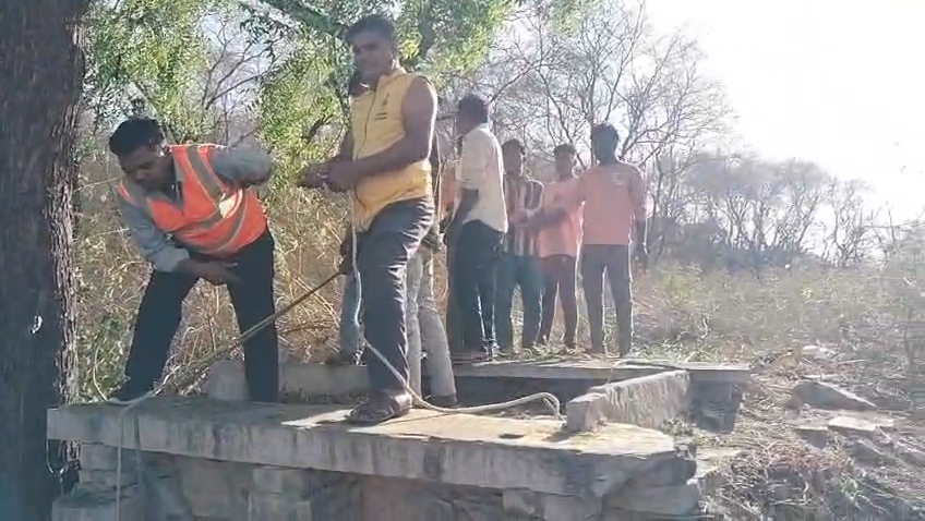 decomposed-body-recovered-well