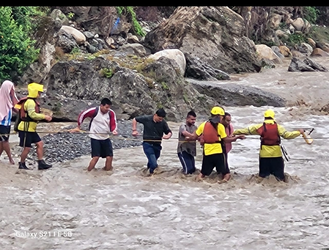 uk-guchupani-water-level-rescu