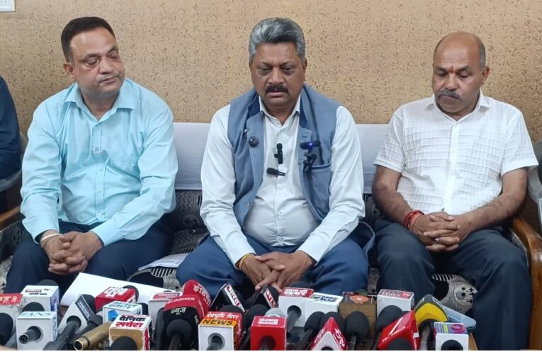 महिला आरक्षण बिल को लेकर भाजपा कर रही संविधान का अपमान : सुरेश कुमार
