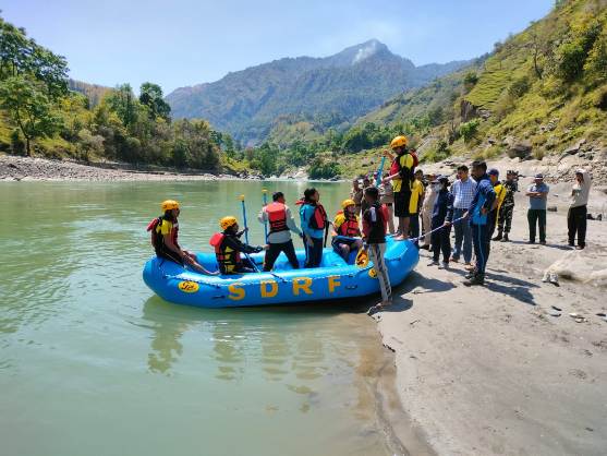 man-deep-ditch-sahastradhara