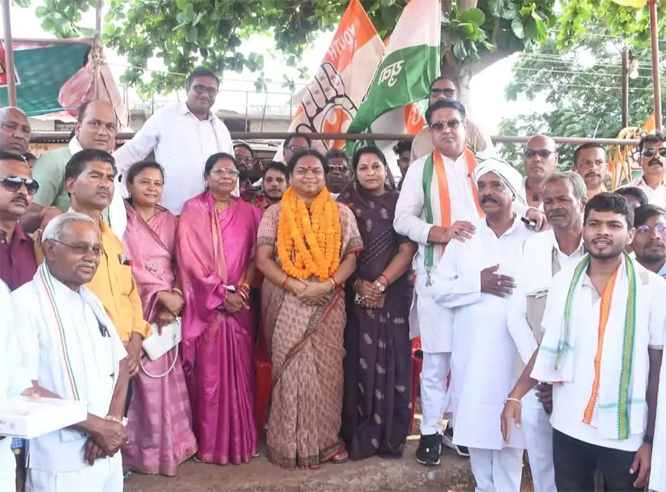 party-workers-felicitated-mp-phoolo-netam