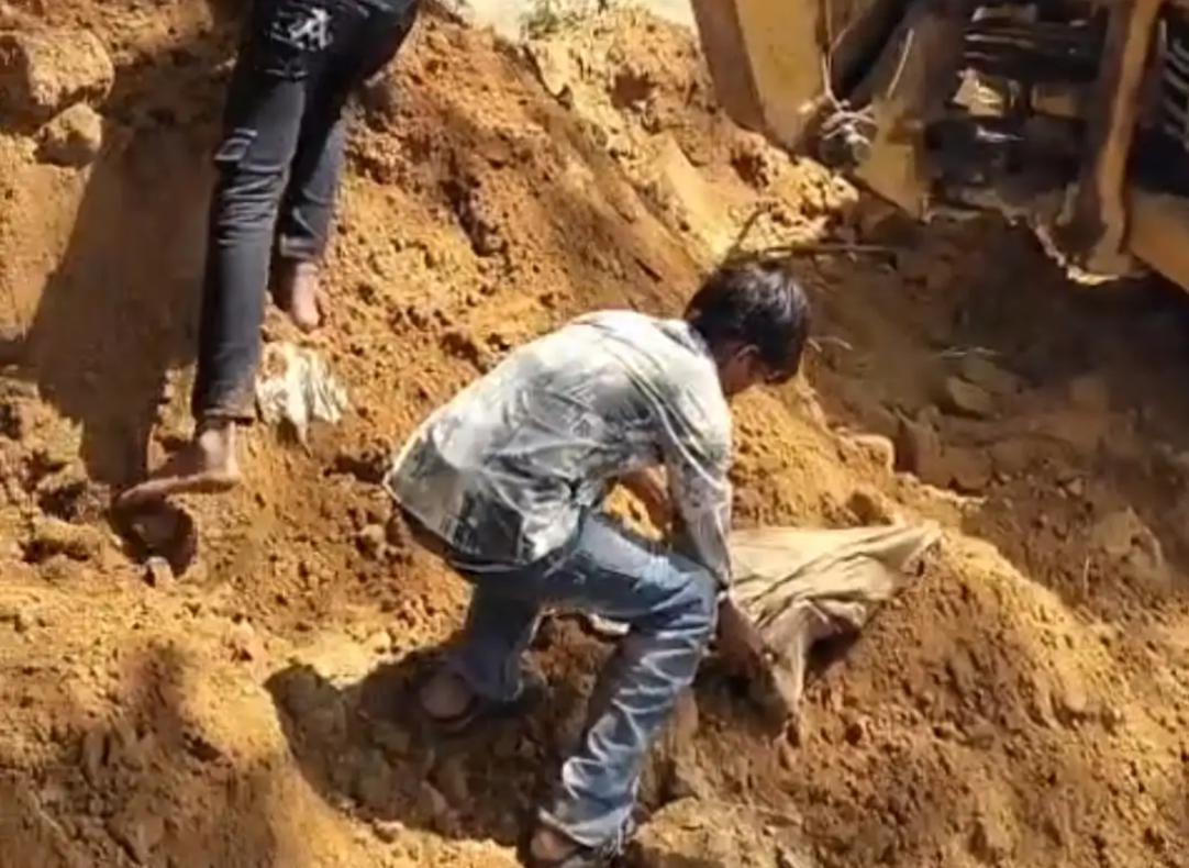 kabristaan-kee-bhoomi-par-tank