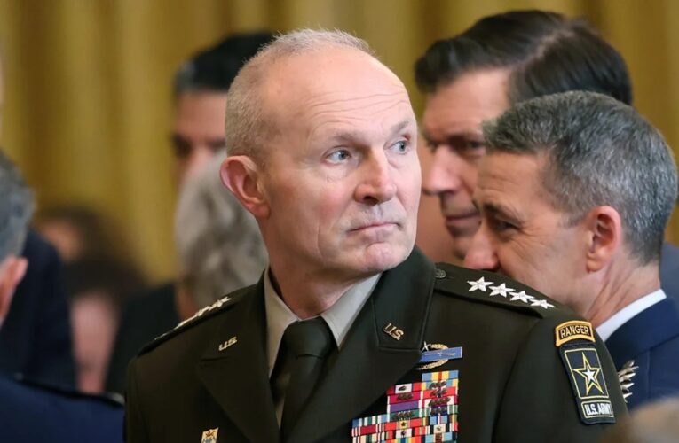 अमेरिका के आर्मी चीफ ऑफ स्टाफ जनरल रैंडी जॉर्ज को पद से हटाया गया