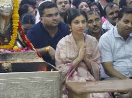 mahakal-temple-actress-sara-arjun-bhasma-aarti