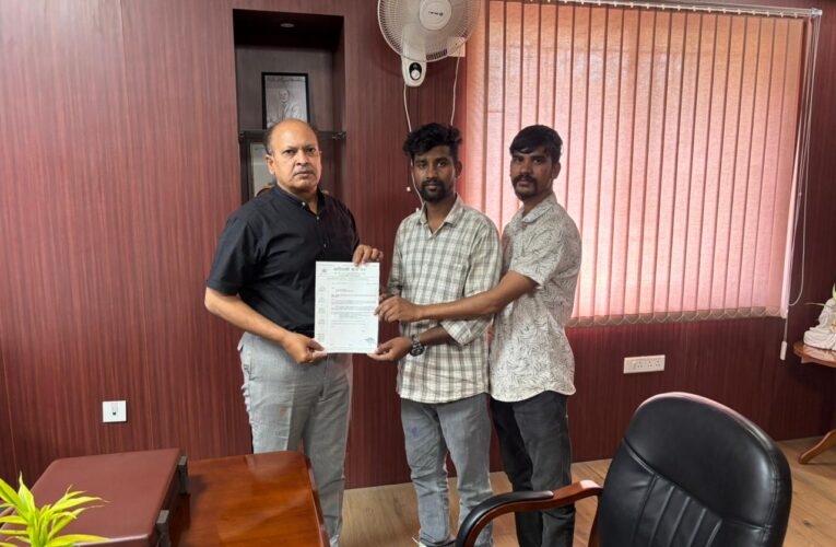 डीएसपीएमयू में शिक्षकों की कमी पर एसीएस ने कुलपति को सौंपा ज्ञापन