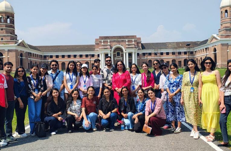 एसपीयू के छात्रों ने किया देहरादून और पतंजलि हरिद्वार का भ्रमण