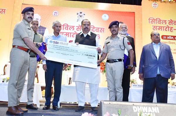 cm-excellence-award-to-police