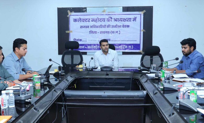 revenue-review-meeting-officials-raigarh