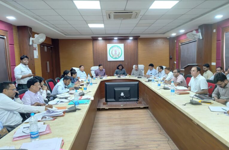 सूरजपुर : राजस्व प्रकरणों पर कलेक्टर सख्त, समय-सीमा में निराकरण के निर्देश