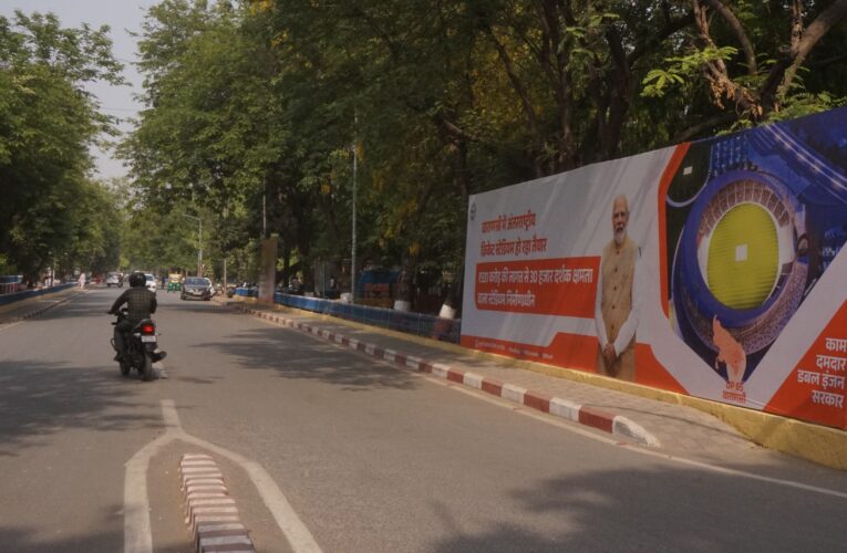 प्रधानमंत्री नरेन्द्र मोदी के स्वागत के लिए तैयार काशी,दोपहर बाद पहुंचेंगे बरेका