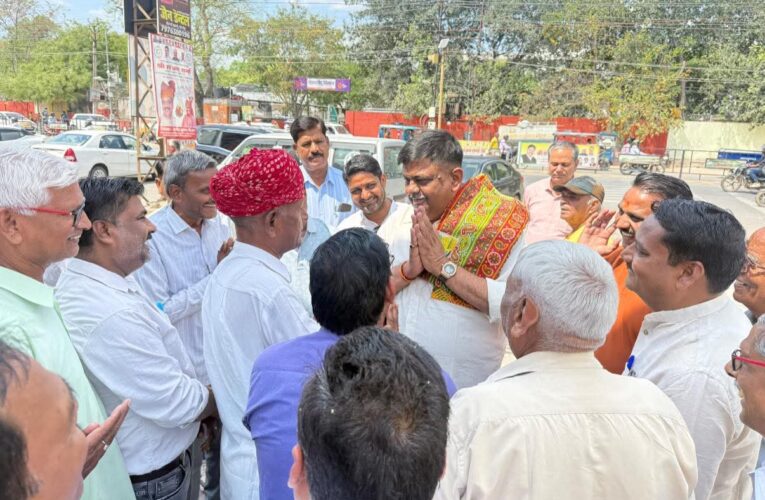 अलवर में वन राज्यमंत्री संजय शर्मा ने जनसुनवाई कर आमजन की परिवेदनाओं को सुना