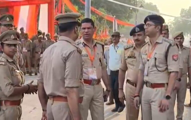 प्रधानमंत्री मोदी कुछ ही देर में श्री काशी विश्वनाथ मंदिर में करेंगे दर्शन,पुलिस अलर्ट