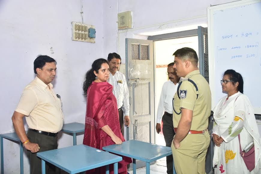 collector-smt-garg-inspects-n