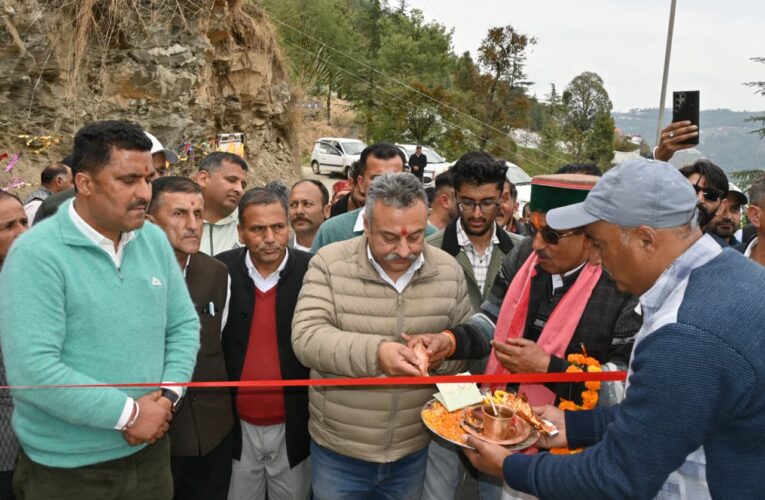 जुब्बल की कोट काईना पंचायत में दो नई सड़कों का लोकार्पण