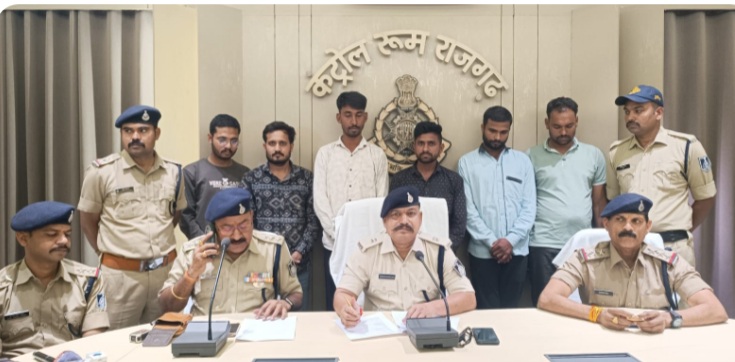 arrested-the-six-accused-fraud