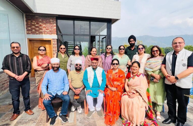 रोटरी क्लब छोटी काशी की बैठक में सामाजिक परियोजनाओं पर मंथन