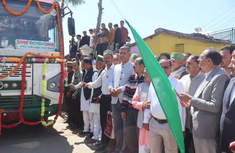 हर्षवर्धन चौहान ने शिलाई से शिमला बस को हरी झंडी दिखा कर किया रवाना