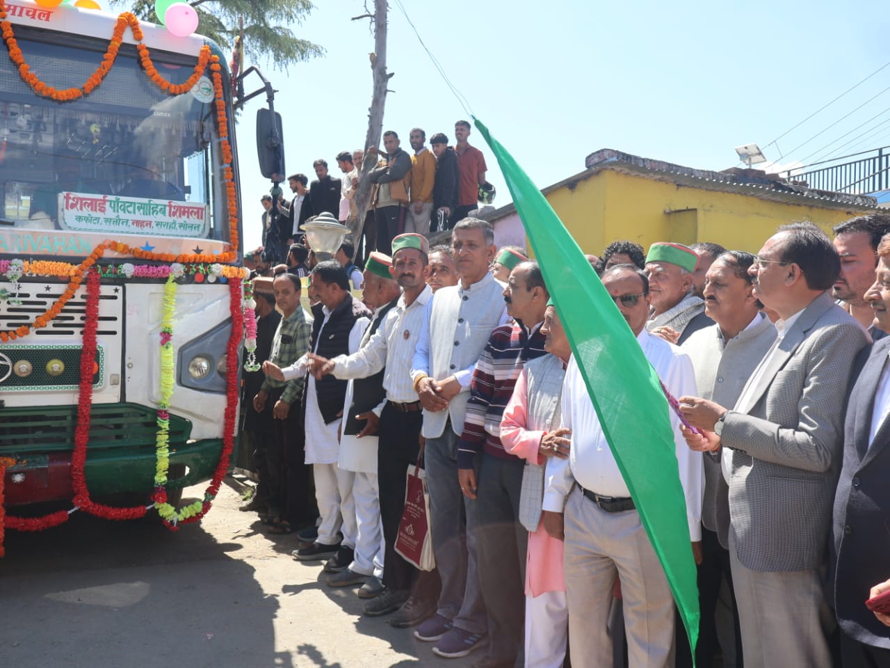 harsh-wardhan-bus-starts