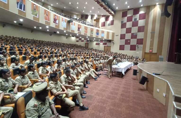 गोरखपुर में नए आरक्षियों को पढ़ाया गया कर्तव्य, अनुशासन का पाठ