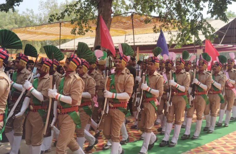 चुनार व समसपुर में दीक्षांत परेड: 670 आरक्षियों ने ली देश सेवा की शपथ