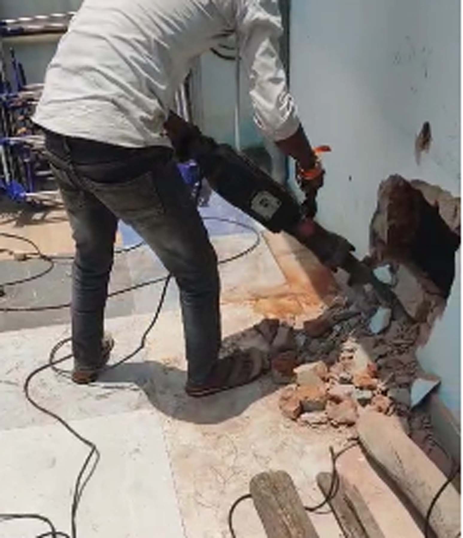 gurugram-7-floor-illegel-building-damage-