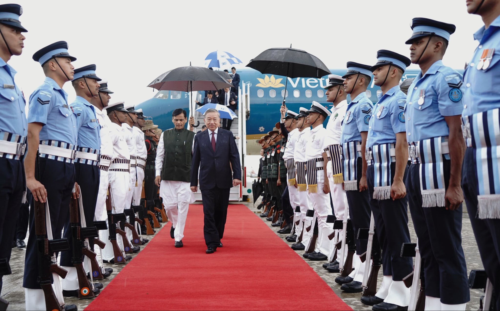president-vietnam-arrived-stat
